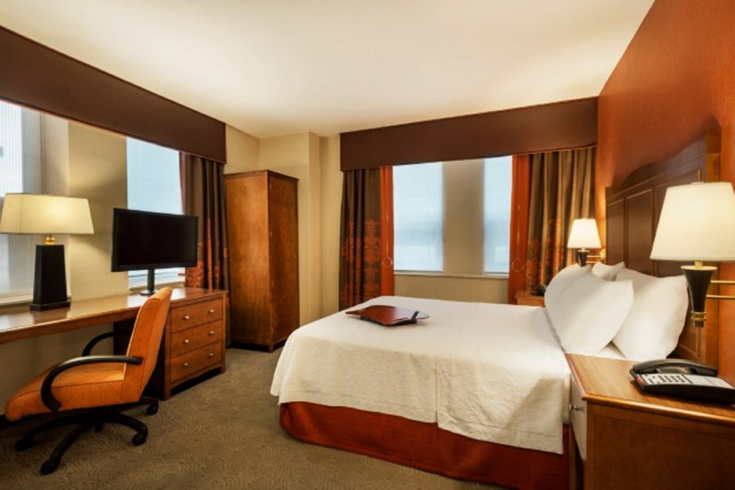 King bedroom at Hampton Inn Manhattan Downtown