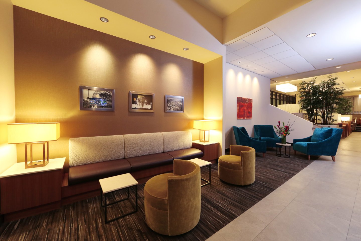lobby looking into restaurant at Hyatt Place Flushing/LaGuardia Airport