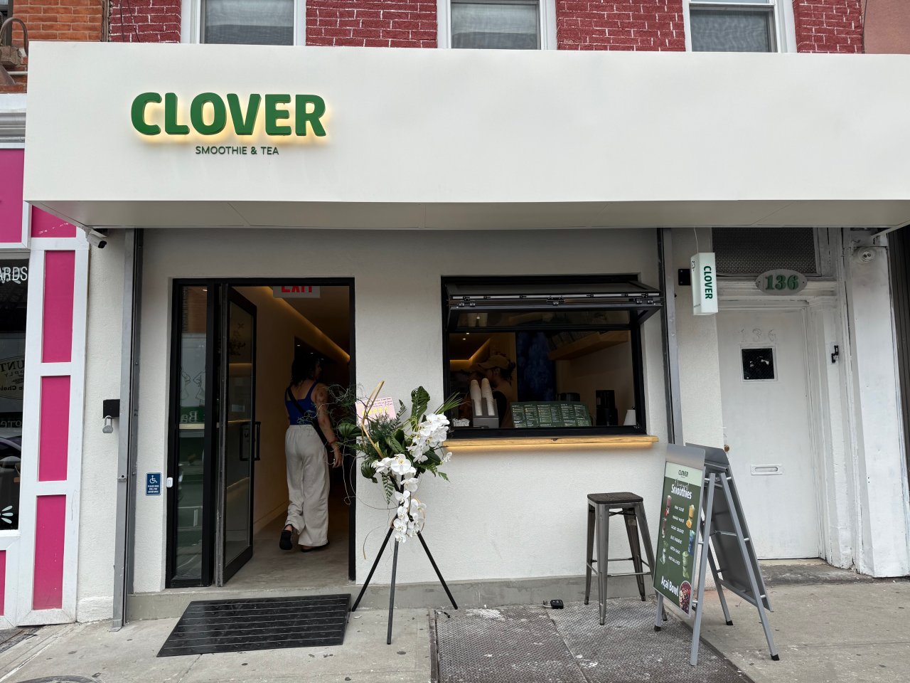 Smoothies and bubble tea drinks at Clover Smoothie & Tea in Brooklyn
