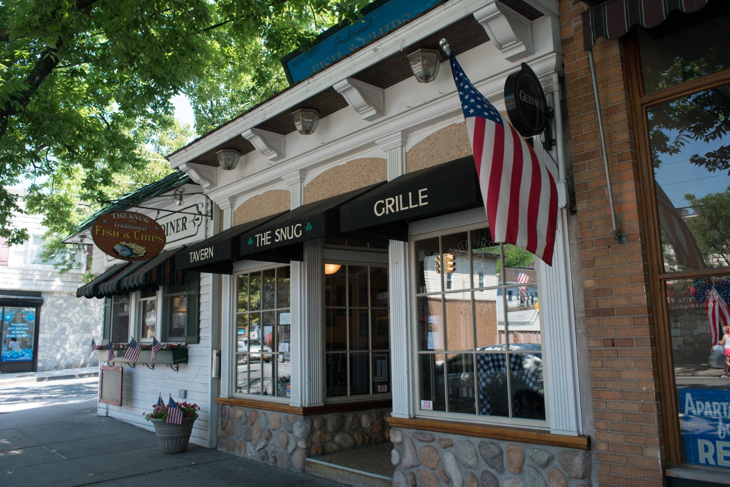 Snug Grille exterior