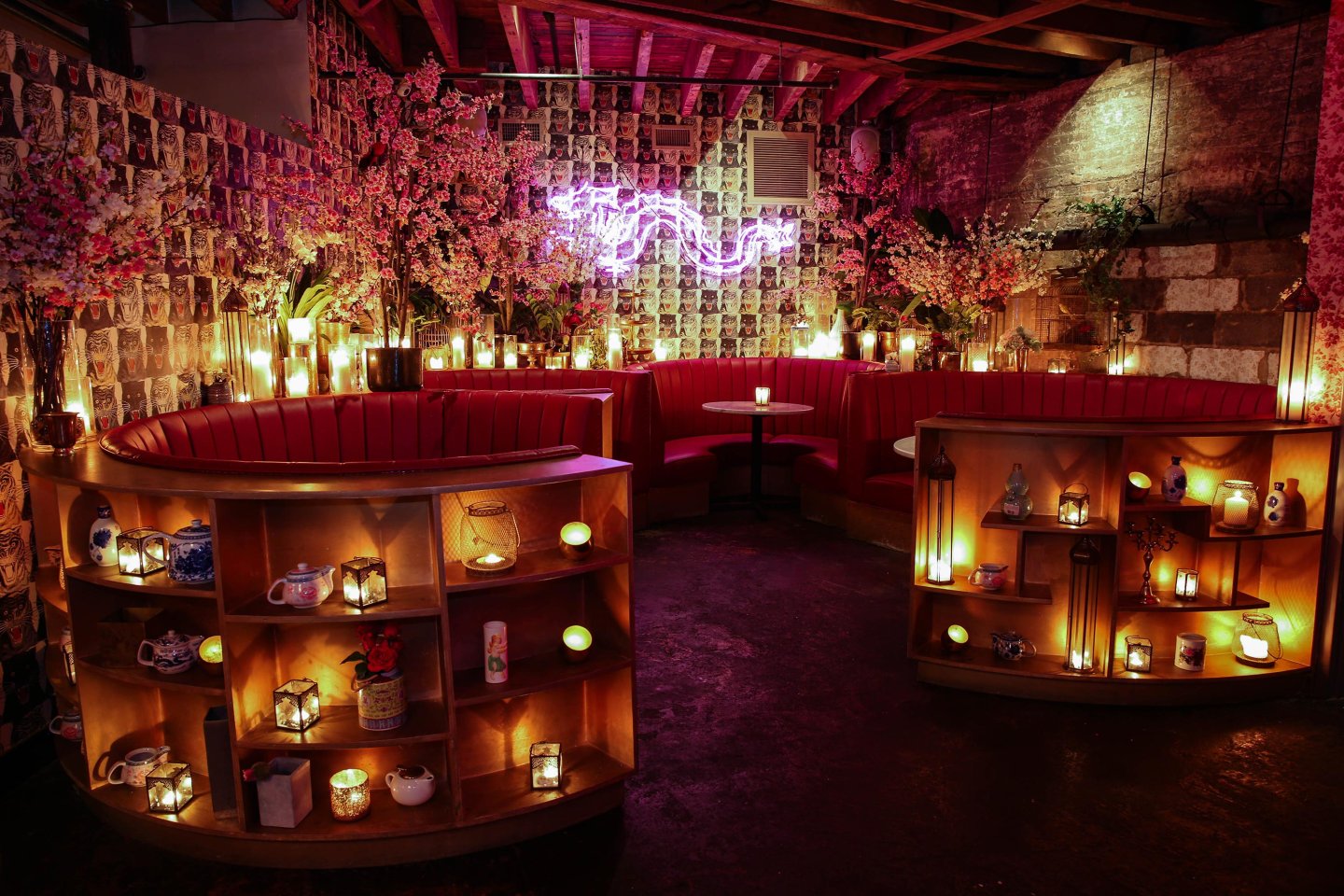 Peachy's, interior