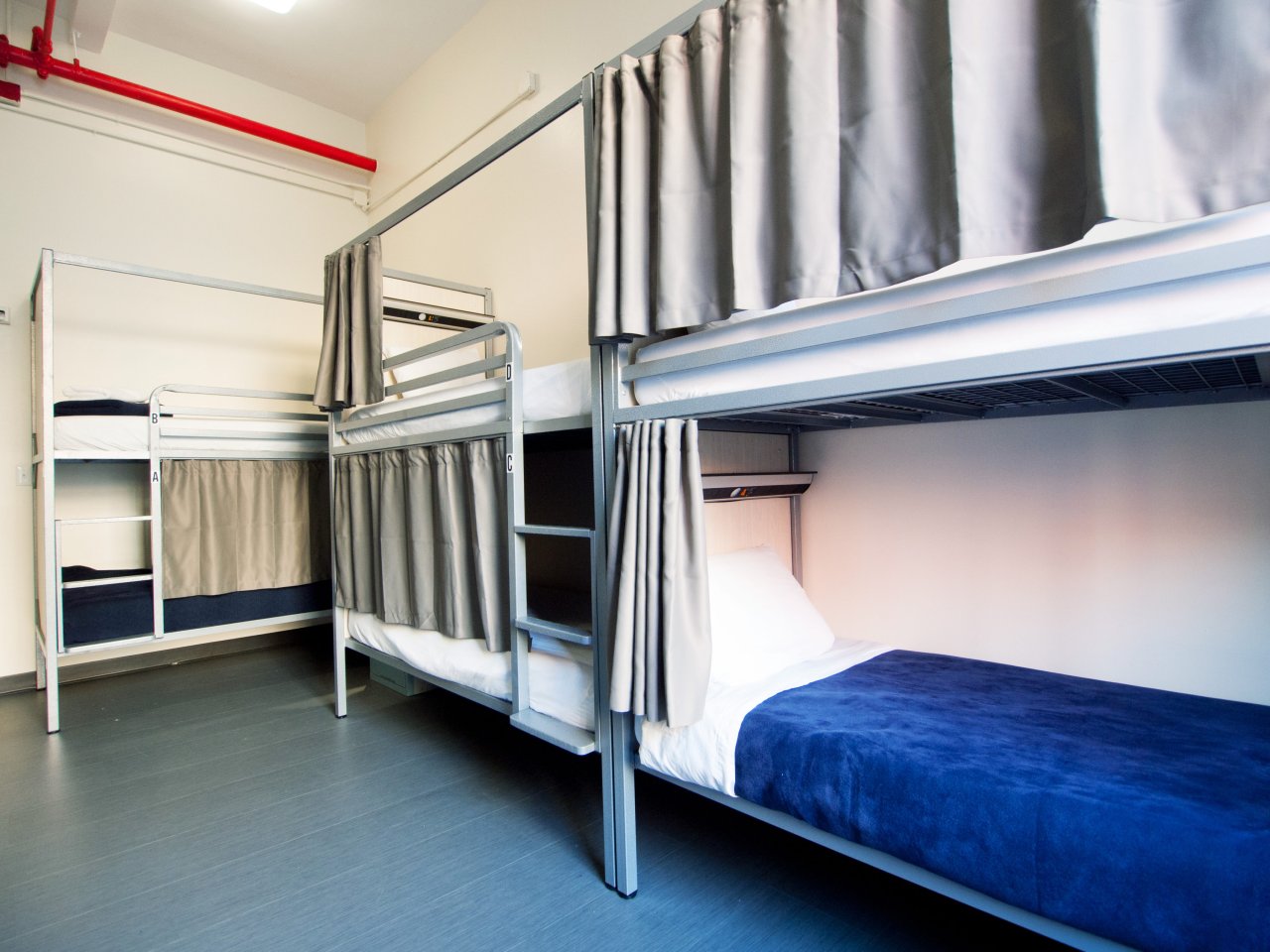 shared bunk bed room at Hostelling International New York