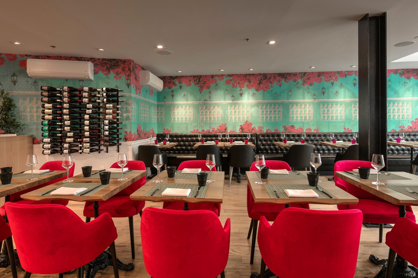 Saar indian bistro, interior
