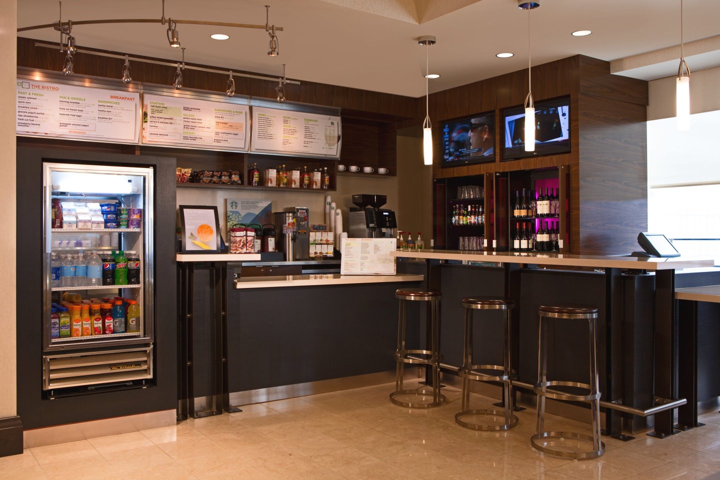 Courtyard by Marriott Midtown East, bar