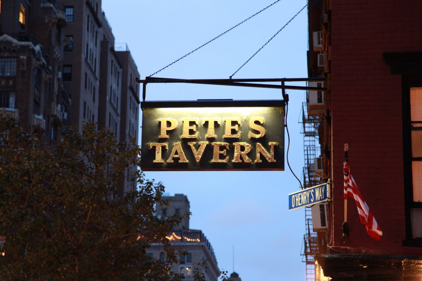 Pete's Tavern exterior