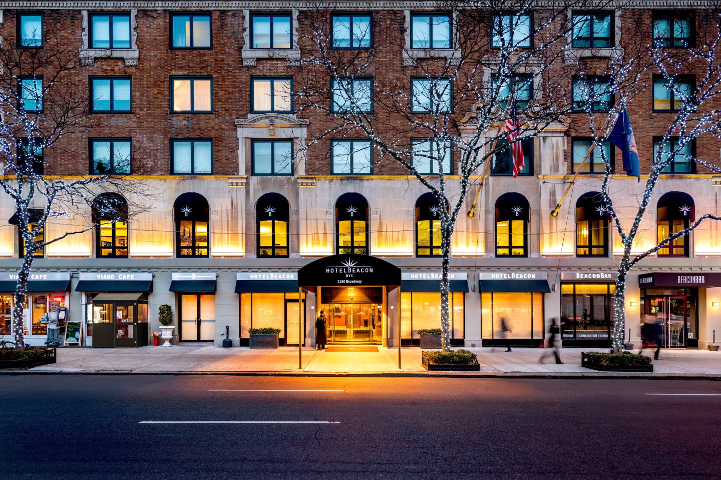 exterior of Hotel Beacon at night