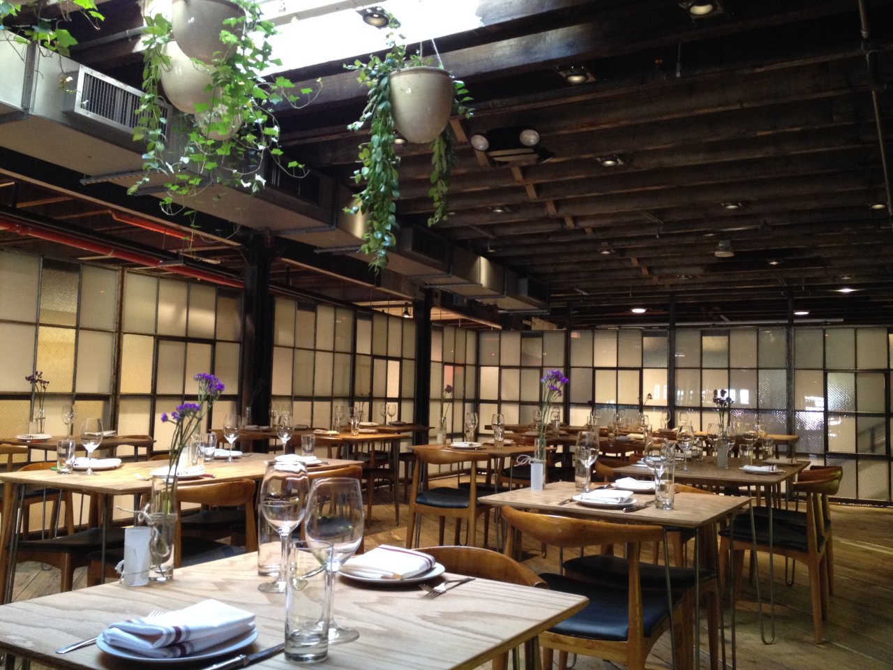 Esh Restaurant & Bar, dining room