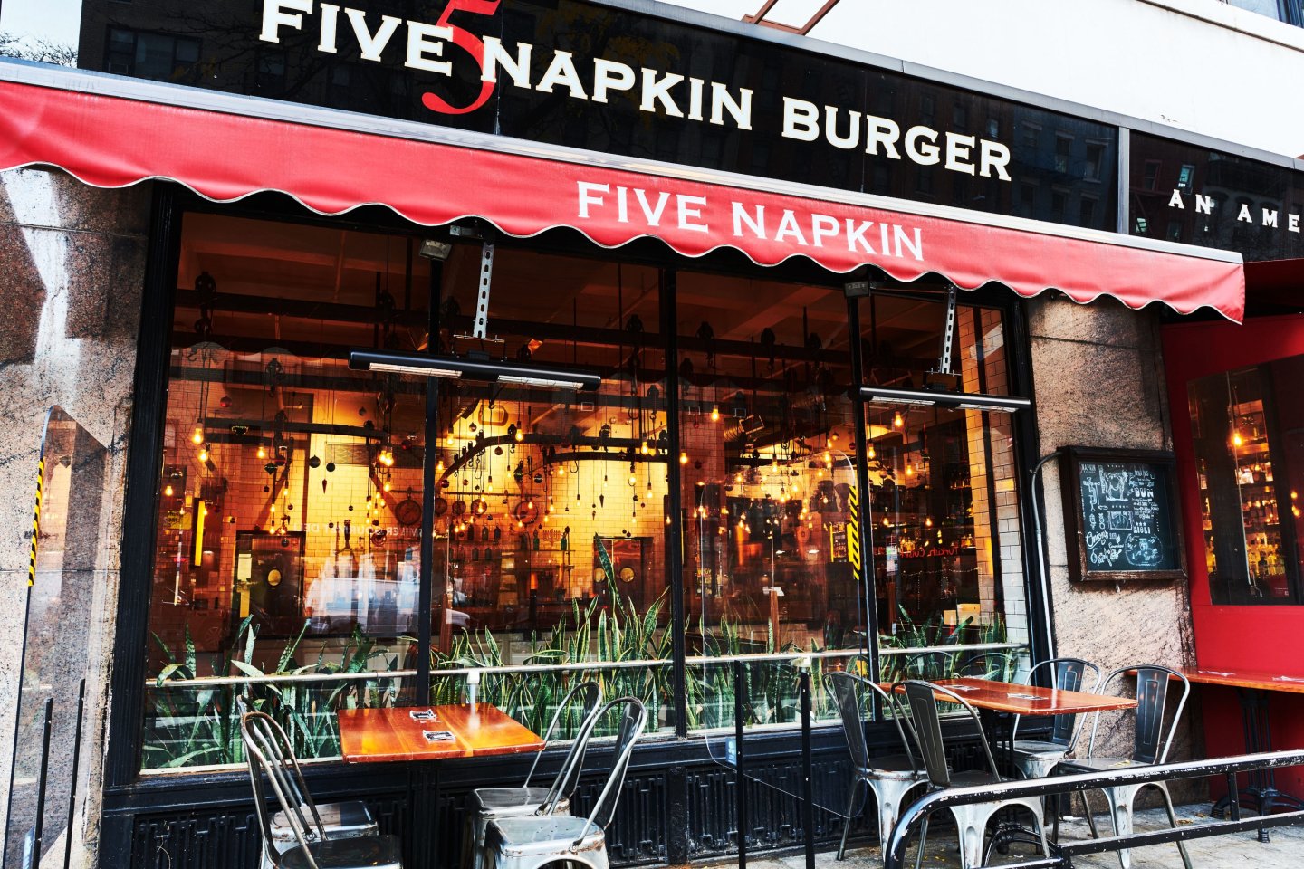 RW-To-Go_5-Napkin-Burger---Upper-East-Side_B057085F-5056-A36F-23794A18B2E563DE-b05707235056a36_b05708b0-5056-a36f-237107b01eade346