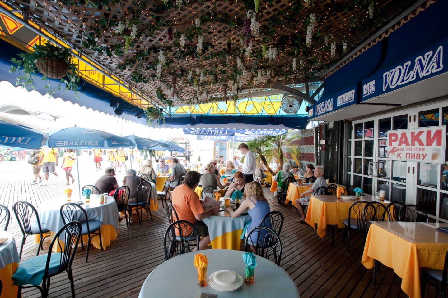 outdoor dining at Volna in Brighton Beach