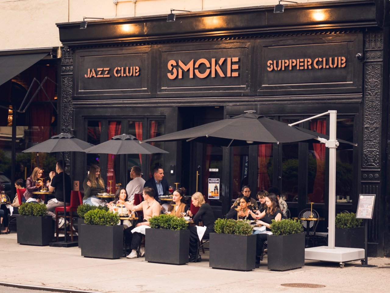 outdoor cafe at Smoke Jazz Club
