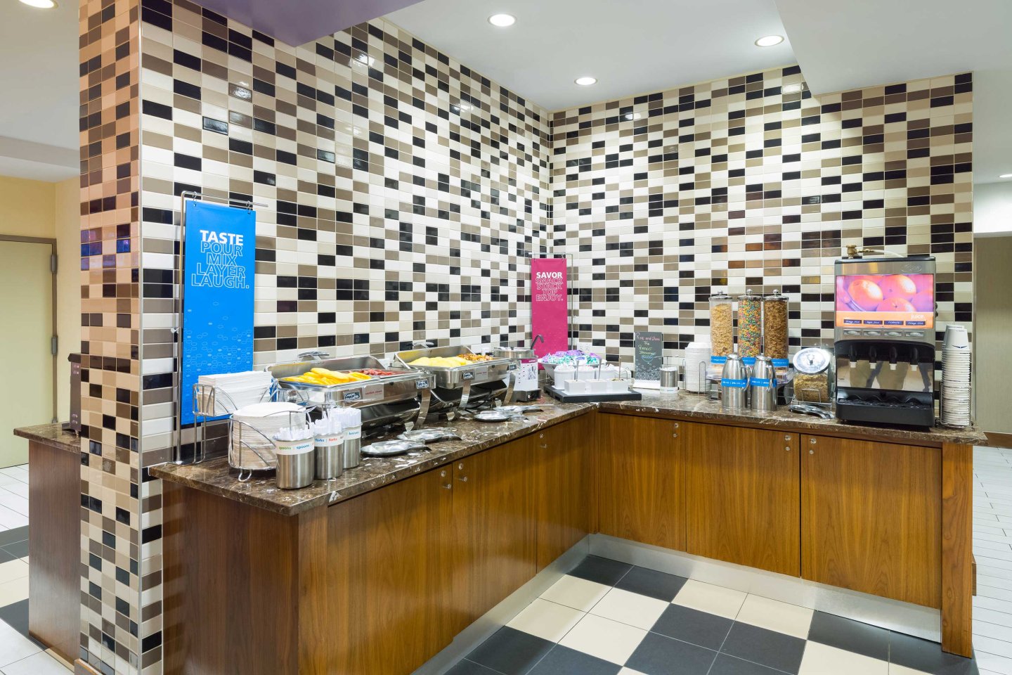 Hampton Inn Breakfast Bar