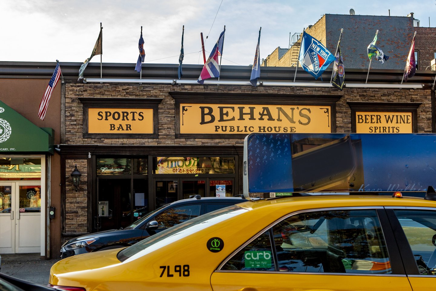 Bean's Pub, exterior