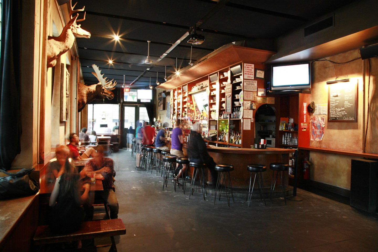 Tom & Jerry's, bar