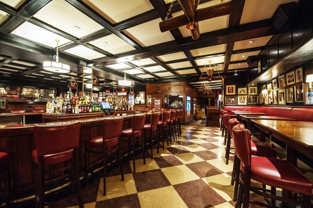 Gallaghers steakhouse bar in midtown manhattan