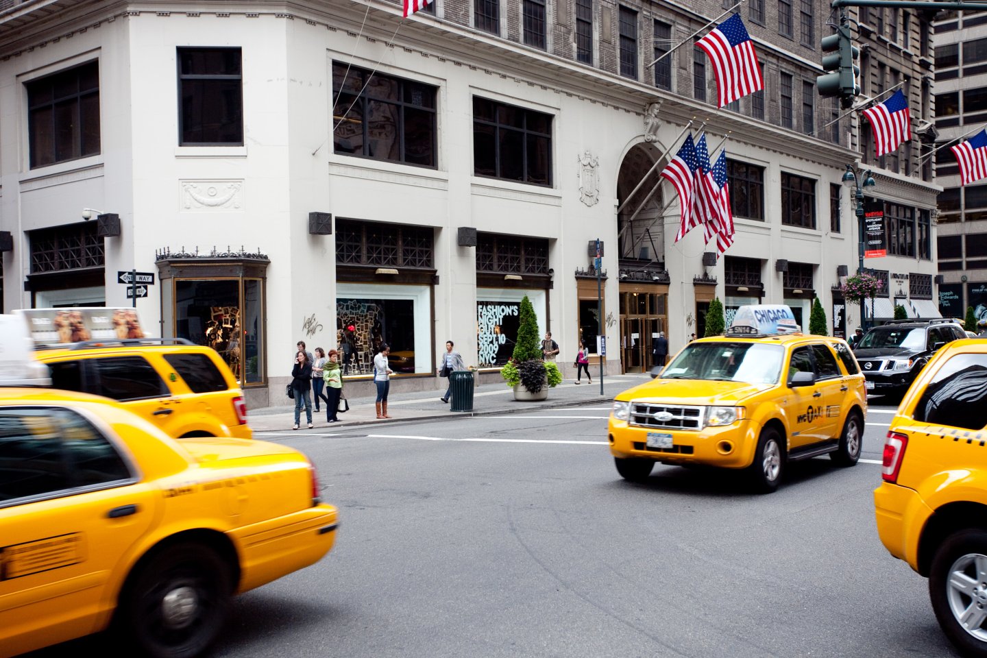Lord & Taylor, exterior