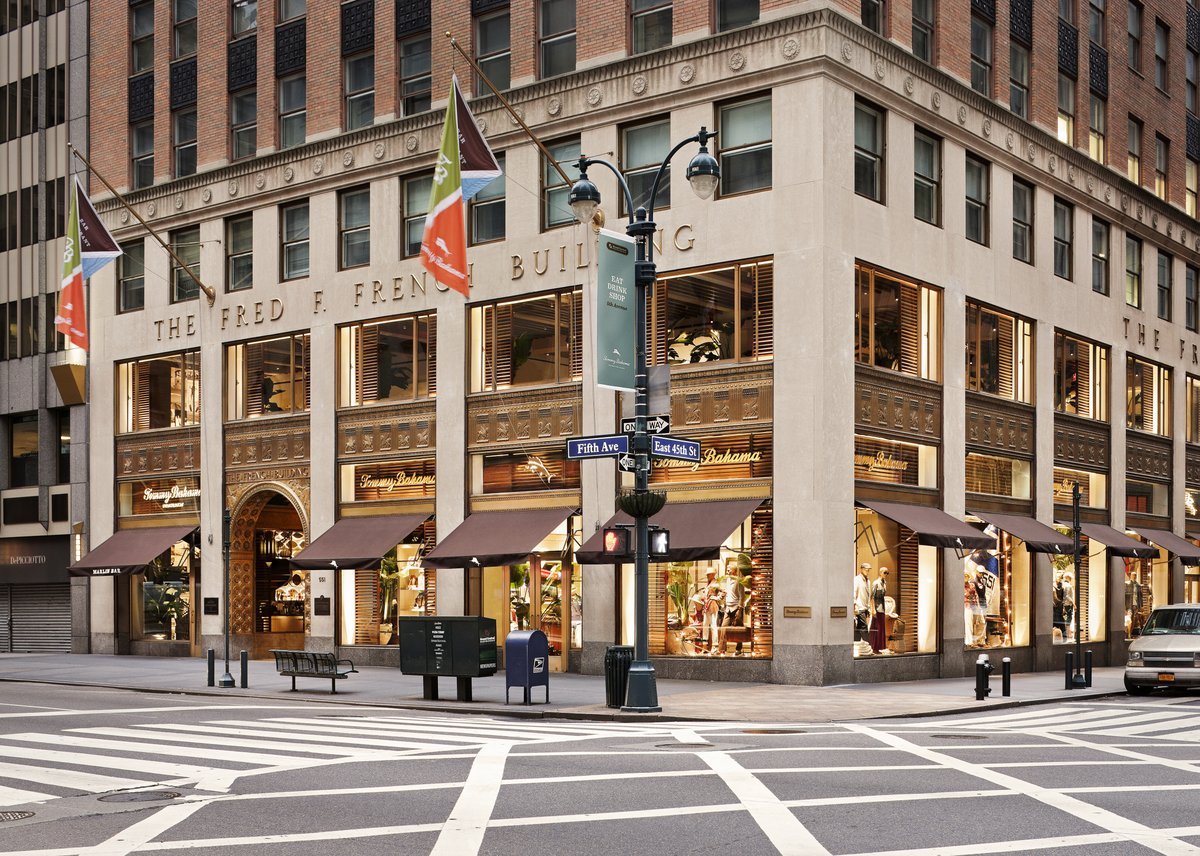 Tommy Bahama, exterior