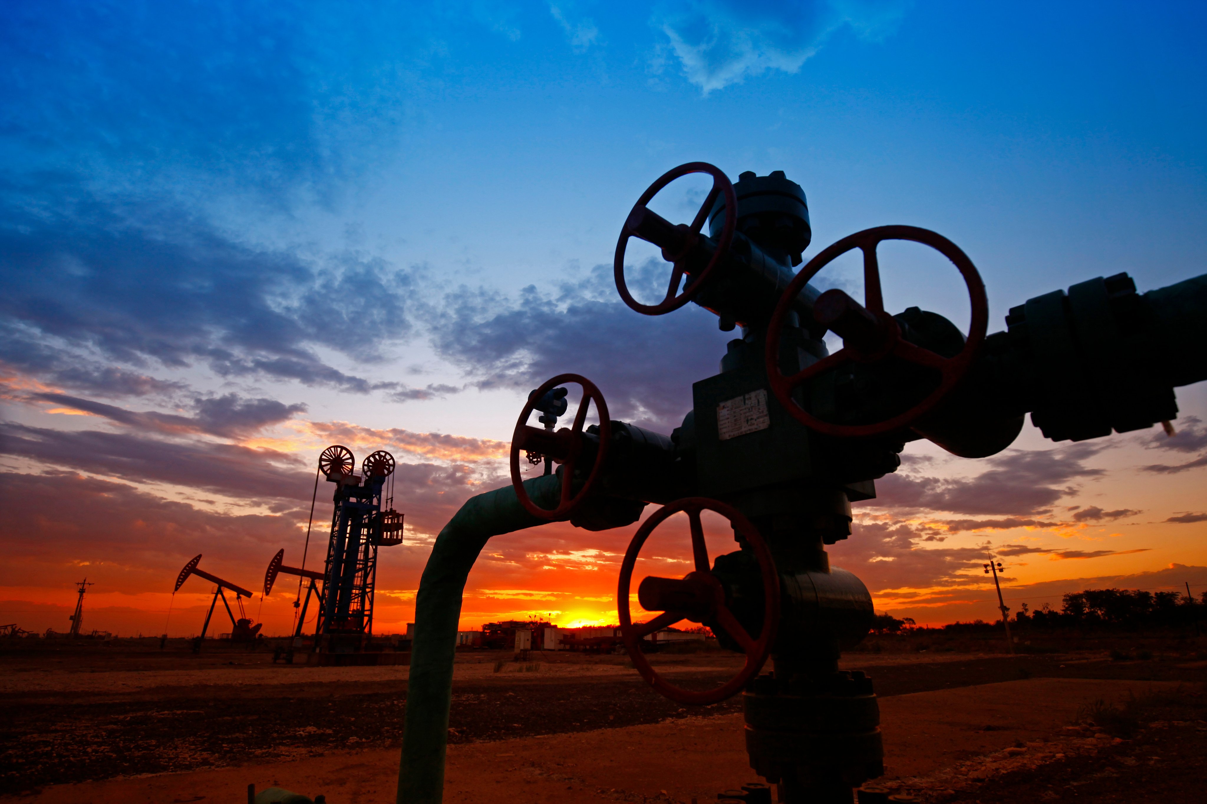 Oil pipes and valves