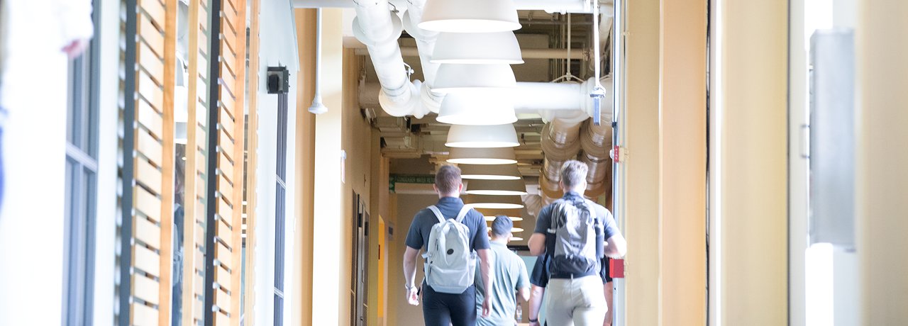 benefits-oaks-hallway