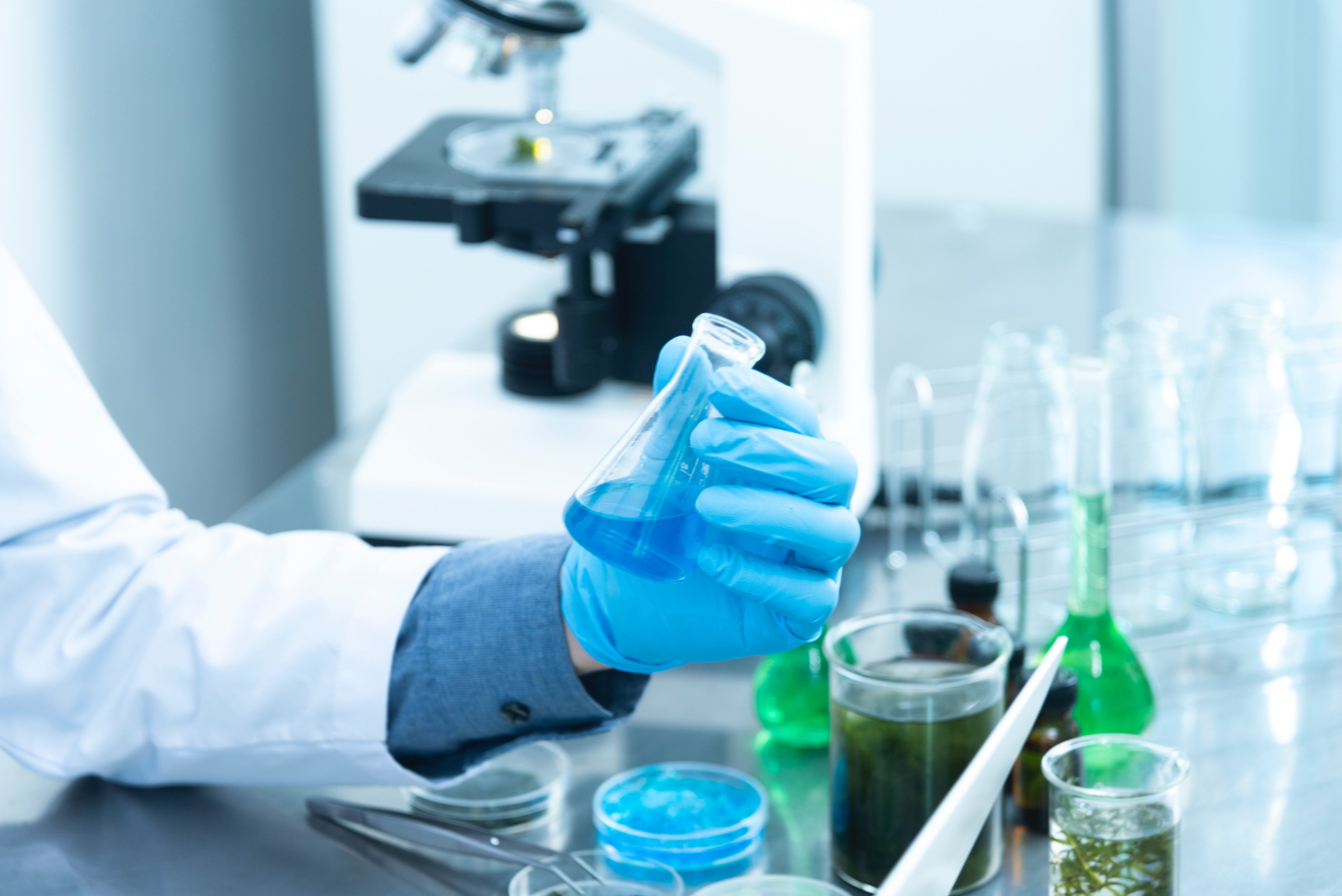 We work closely with chemists and clinical colleagues to develop safe and effective multipronged cancer therapeutic approaches to overcome drug resistance.