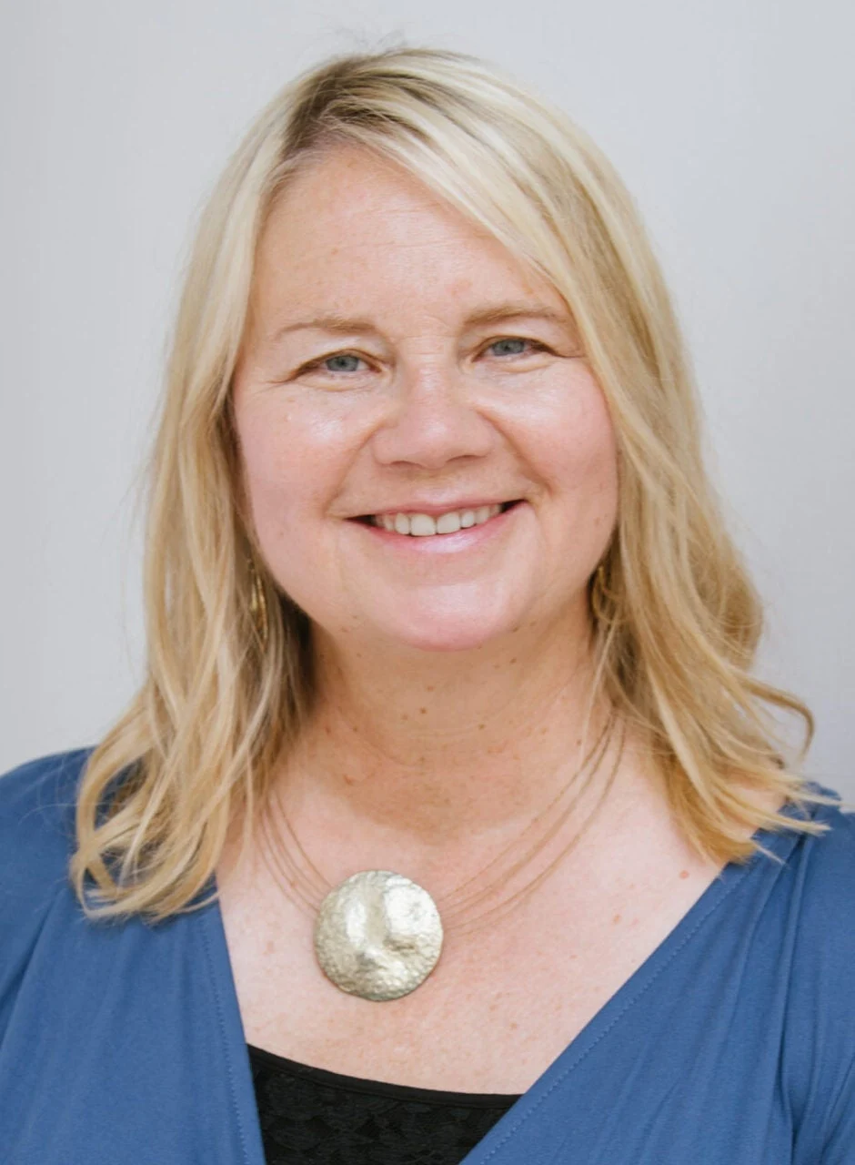 Julie Exline headshot